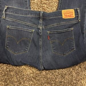 Levi's Indigo Straight Leg Women's Jeans with Classic Back Pockets